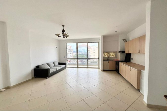 Shitet apartament 2+1 ne Astir