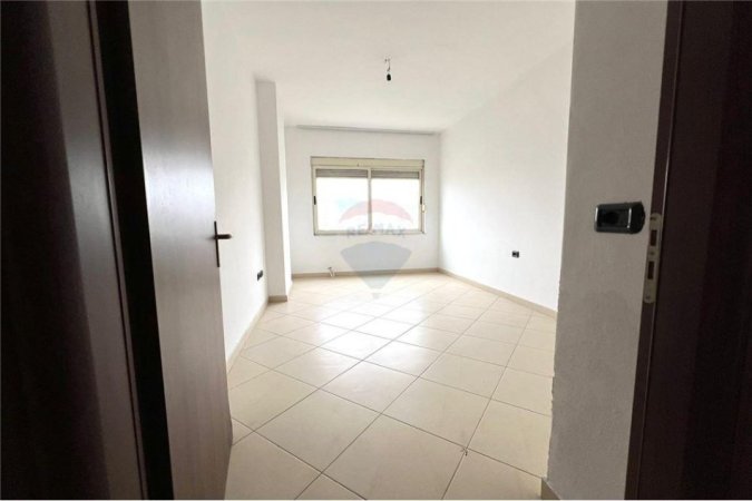 Shitet apartament 2+1 ne Astir