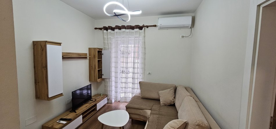 Jepet apartament me qira ditore te Kristali