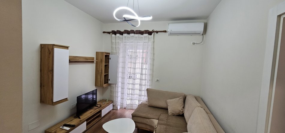 Jepet apartament me qira ditore te Kristali