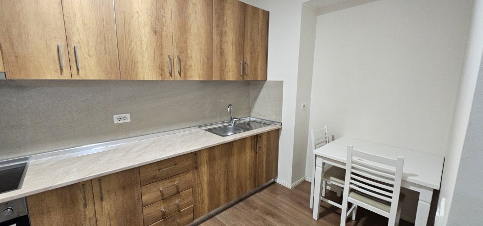 Jepet apartament me qira ditore te Kristali