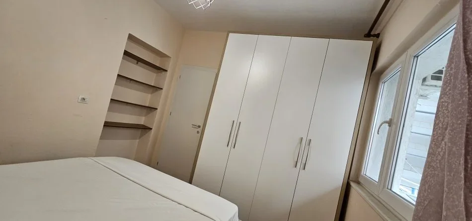 Jepet apartament me qira ditore te Kristali