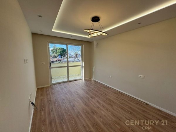 Zogu i Zi,Apartament 3+1 per shitje