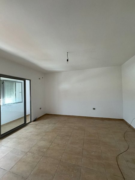 Jepet me qera apartament 2+1Rruga 5 maj pallatet e concord center 35.000Leke te reja