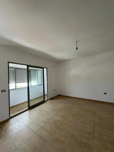 Jepet me qera apartament 2+1Rruga 5 maj pallatet e concord center 35.000Leke te reja