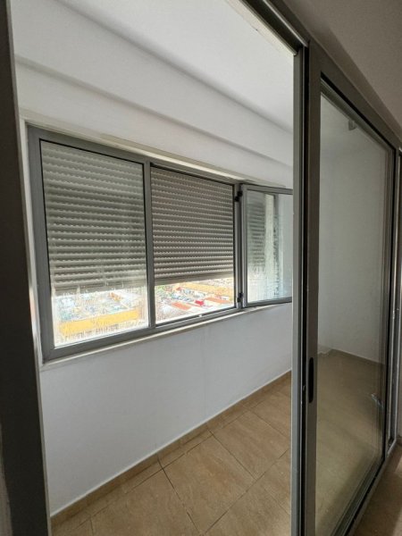 Jepet me qera apartament 2+1Rruga 5 maj pallatet e concord center 35.000Leke te reja