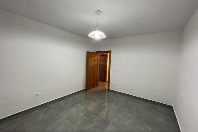 Jepet apartament me qira 1+1 tek Rruga e Kavajes