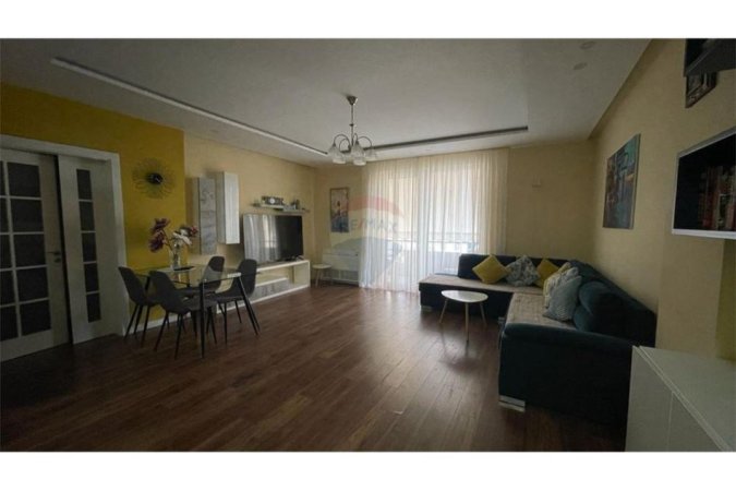 Apartament 2+1 - Me Qira - Komuna e Parisit