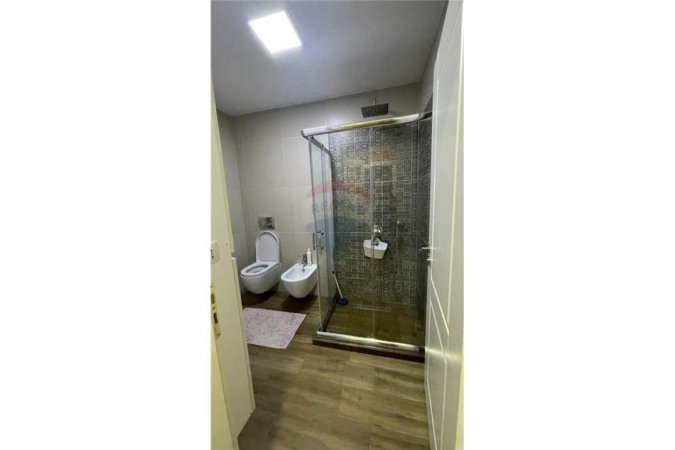 Apartament 2+1 - Me Qira - Komuna e Parisit