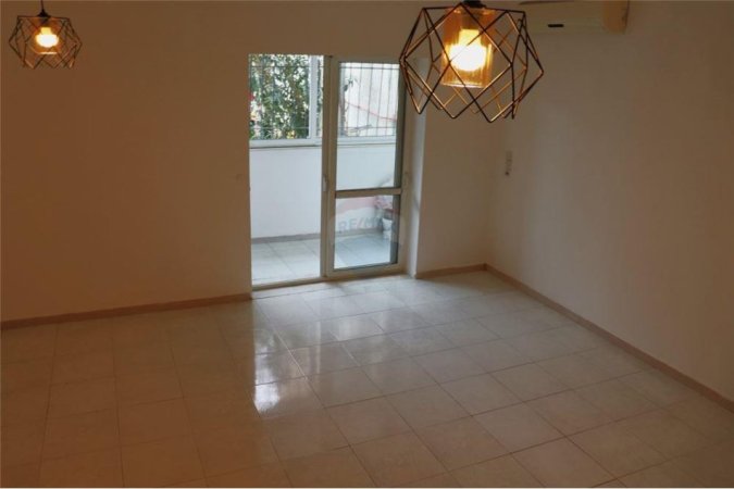 Jepet me qira apartament 1+1 tek Bulevardi Zogu i 1