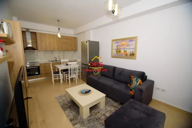 SHITET APARTAMENT 1+1 PRANË MARINA BAY RESORT,VLORË

🌅 ME PAMJE ANËSORE NGA DETI