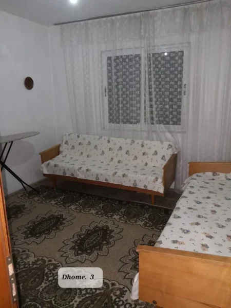 Jepet me qera Apartamenti 2+1 300 mije leke, rruga Njazi Meka.