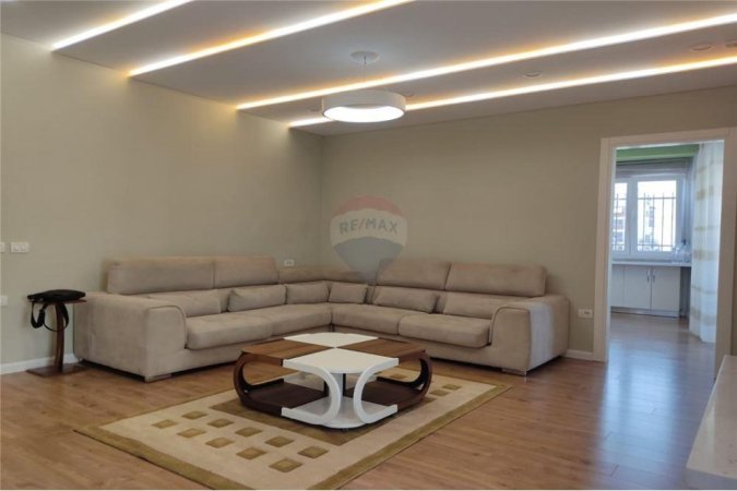 Apartament luksoz 3+1+2 me qera tek  Siri Kodra    850 €  
[Qera Mujore]