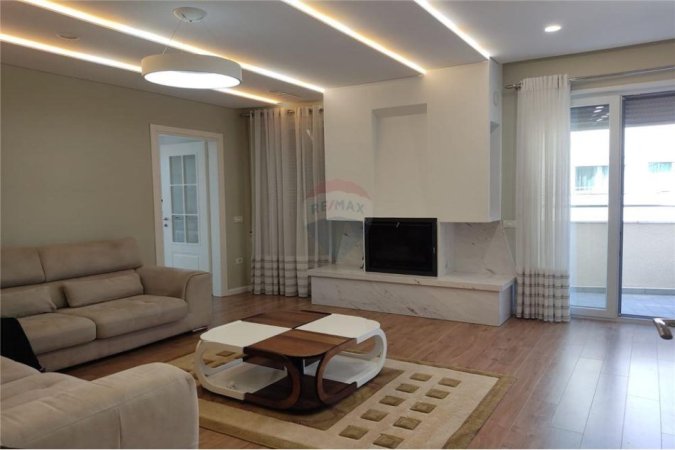 Apartament luksoz 3+1+2 me qera tek  Siri Kodra    850 €  
[Qera Mujore]