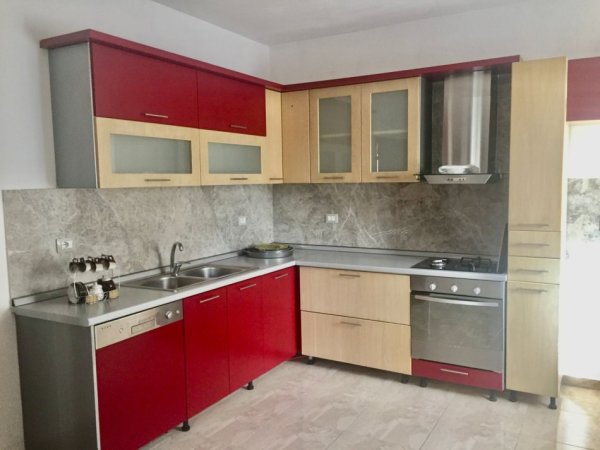 Jepet me qera apartament 2+1,Vilat amerikane 40.000Leke te reja