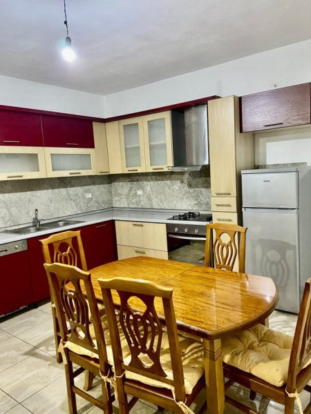 Jepet me qera apartament 2+1,Vilat amerikane 40.000Leke te reja