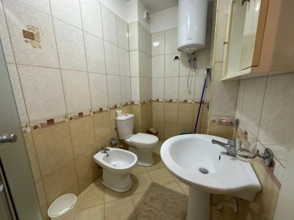 Shitet Apartament 3 + 1 + 2WC+ 2BK, I Cili Ndodhet Në Zonën E Freskut .