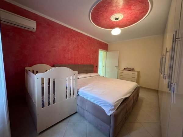 Shitet Apartament 3 + 1 + 2WC+ 2BK, I Cili Ndodhet Në Zonën E Freskut .