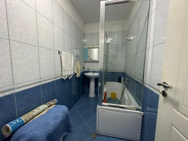 Shitet Apartament 3 + 1 + 2WC+ 2BK, I Cili Ndodhet Në Zonën E Freskut .