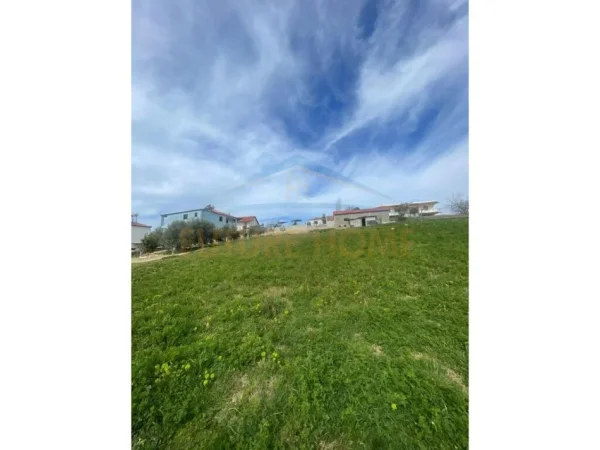 Shitet, Vilë 2-Katëshe + Ambient Biznesi , Arapaj, Durrës