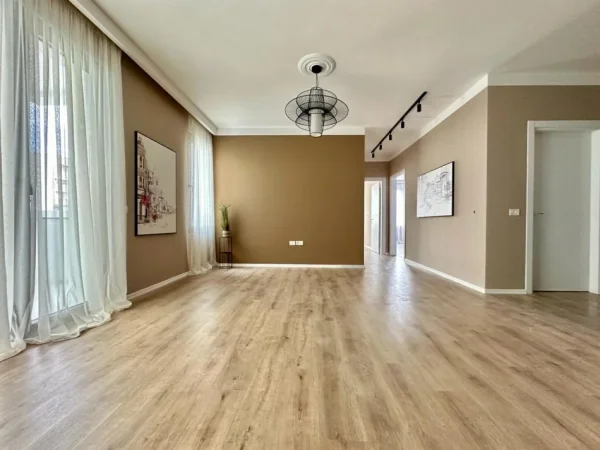 Shitet apartament 2+1+2 prane 21 dhjetorit