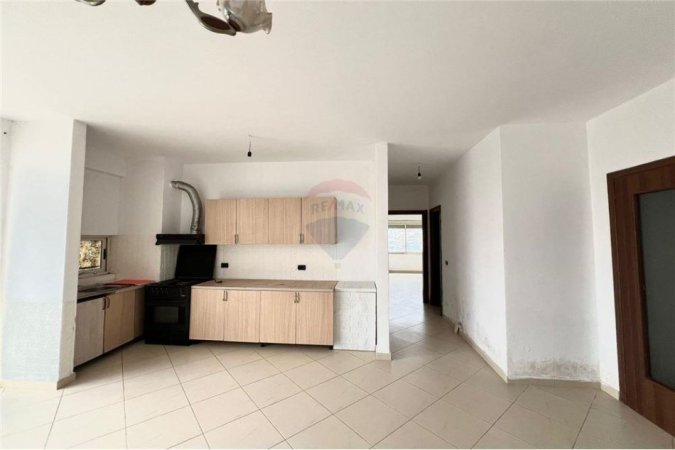 Shitet apartament 2+1 ne Astir