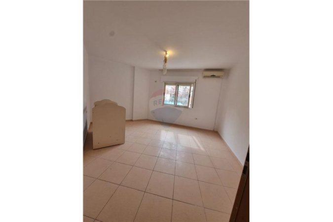 APARTAMENT 2+1 PER SHITJE NE ALI DEM