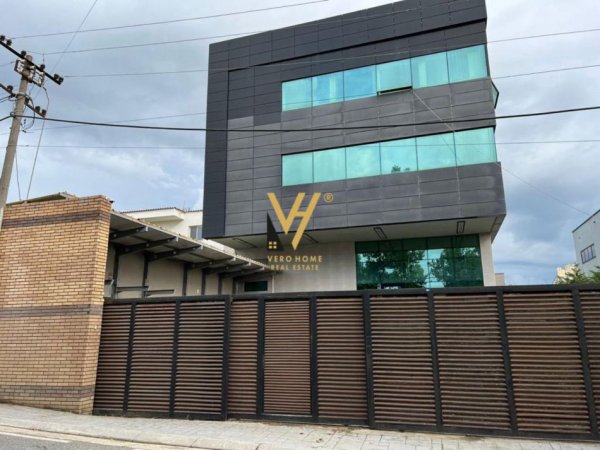SHITET KAPANON 1600M2 NE BERXULLE 1.300.000 EURO