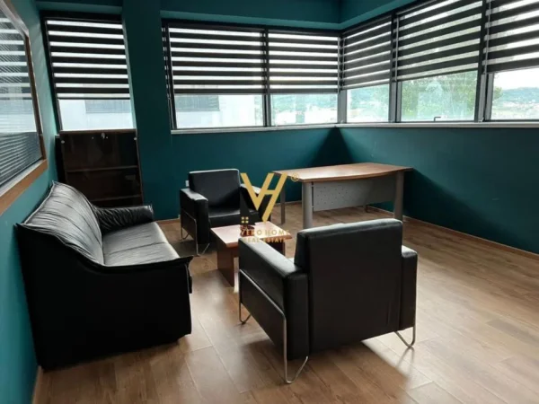 SHITET KAPANON 1600M2 NE BERXULLE 1.300.000 EURO