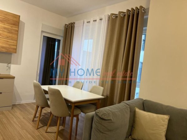 Apartament 3+1 Me Qira Tek 21 Dhjetori ne Tirane