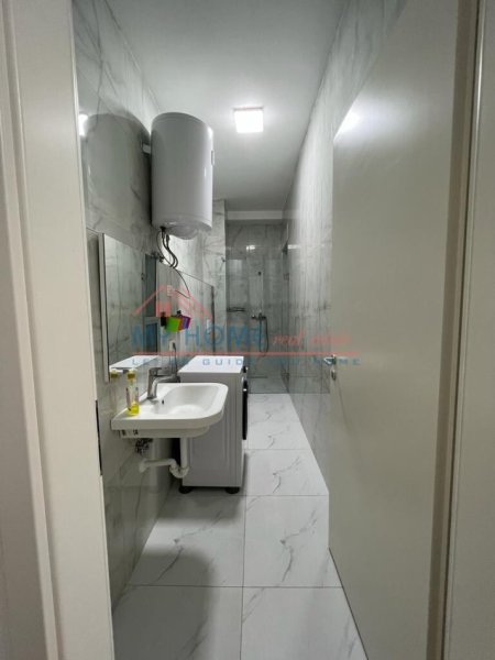 Apartament 3+1 Me Qira Tek 21 Dhjetori ne Tirane