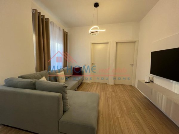 Apartament 3+1 Me Qira Tek 21 Dhjetori ne Tirane