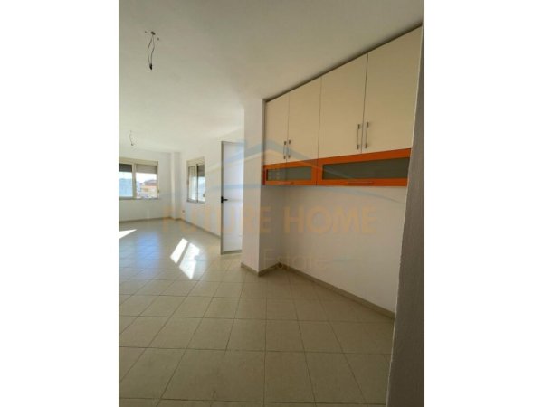 Shitet, Apartament 1+1,Ish Rajoni, Durres