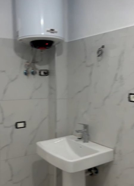 Jepet me qera Apartament 1+1 ne Vasil Shanto, prane Gjykates se Tiranes