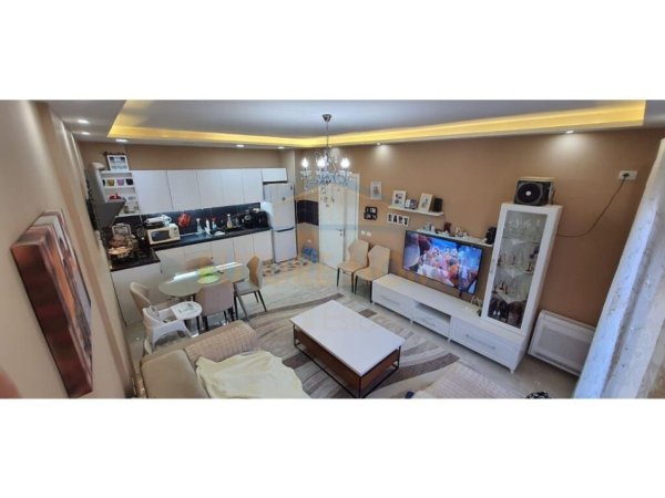 Shitet, Apartament 2+1+2, Qendër , Durres