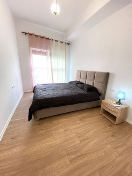 Shitet apartament 2+1