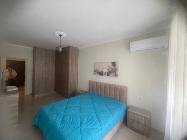 Apartament i Mobiluar Me 2 Dhoma Gjumi në Unazën e Re, Pranë Rotondos për Qira