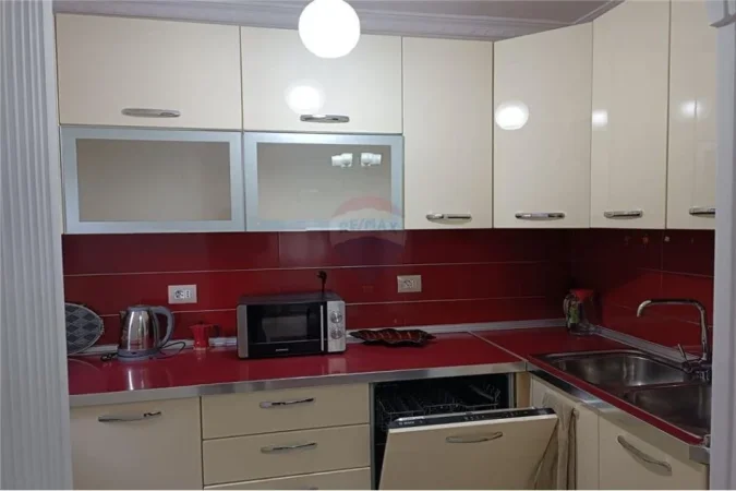 Apartament 3+1 ne shitje tek Pazari i Ri