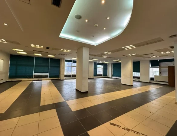 Qera, Ambient Biznesi, Bulevardi Zhan D'ark, Ministria e Jashteme , 3500 Euro.