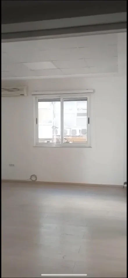 Ambjent me qera (Rruga Barrikadave)