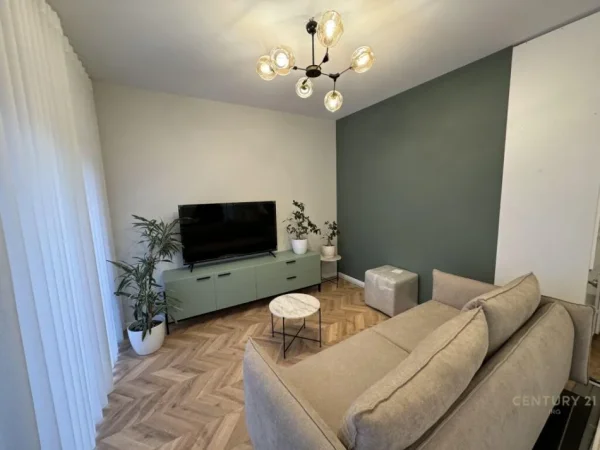 JEPET ME QIRA APARTAMENT 1+1 TEK KISHA KATOLIKE !