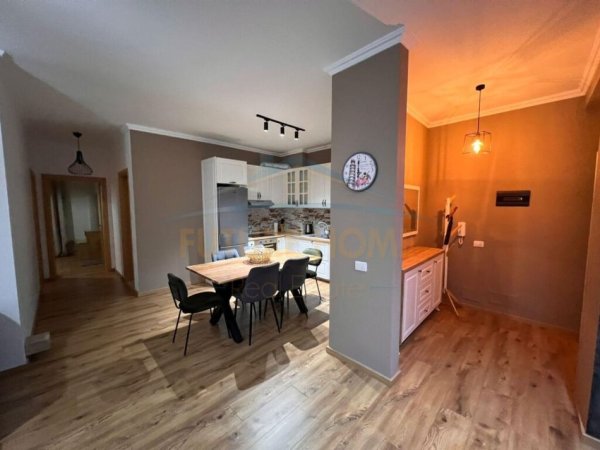 Shitet, Apartament 2+1+2, Kopshti Botanik