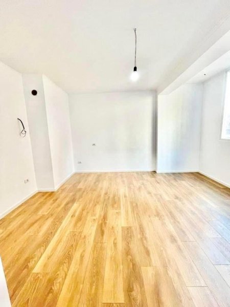 Apartament ne shitje!