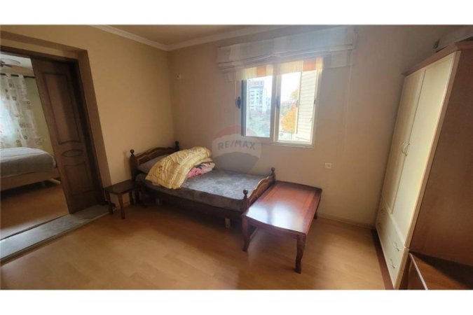 Jepet me qira apartament 2+1 ne zonen e Myslym Shyrit