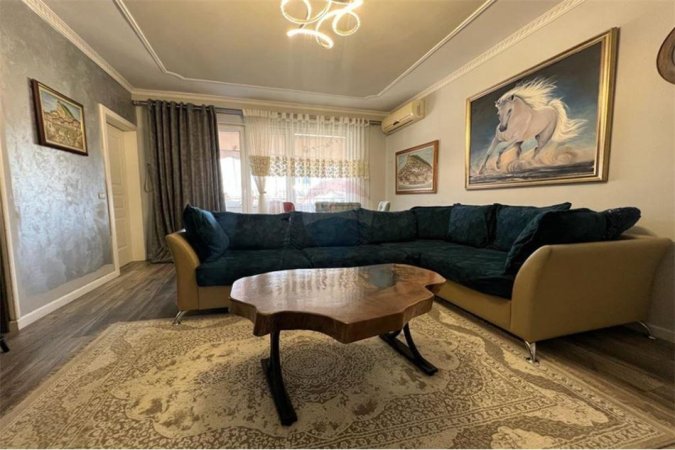 APARTAMENT ME QIRA 2+1 PRANE QENDRES