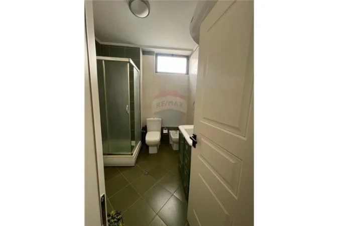 APARTAMENT ME QIRA 2+1 PRANE QENDRES