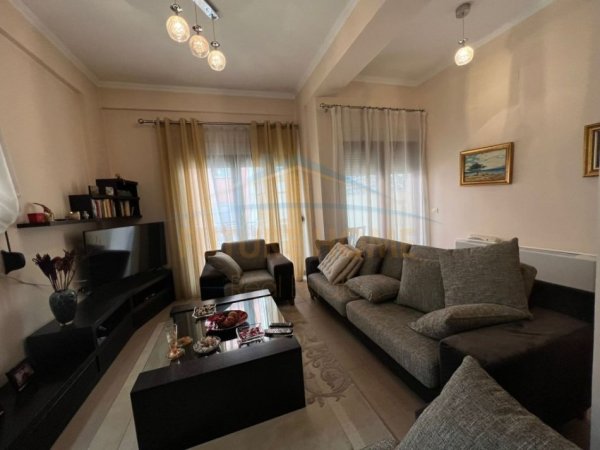 Shitet apartament 2+1+2 Fresk , Tirane