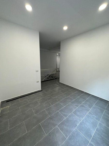 Apartament Dhe Dyqan Per Shitje Ne Fresk