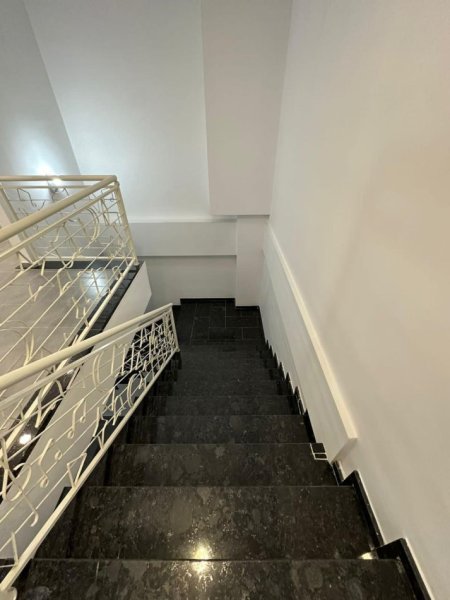 Apartament Dhe Dyqan Per Shitje Ne Fresk