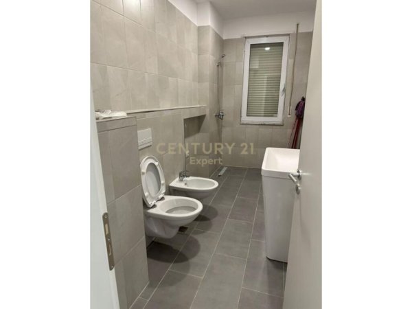 Komercial Duplex në shitje në rrugen Muhamet Deliu, Fresk, Tiranë